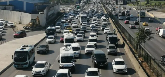 Son dakika: İstanbul’da hafta sonu öncesi trafik yoğunluğu havadan görüntülendi