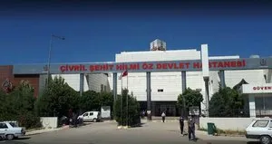 Çocuklarının gözü önünde bıçaklandı