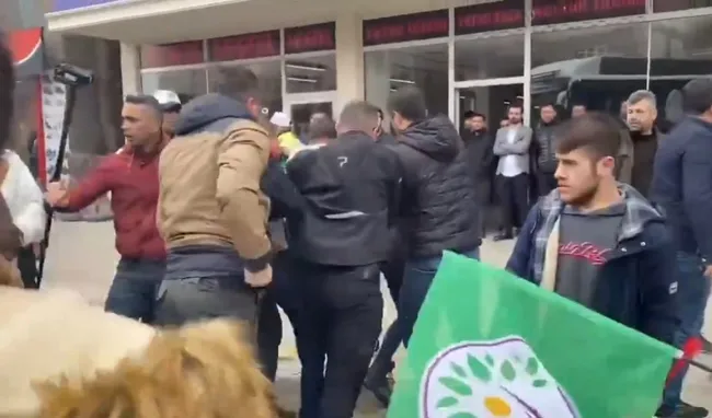Şırnak’ta DEM Parti’nin mitinginde terör propagandası! Emniyet tek tek paketledi