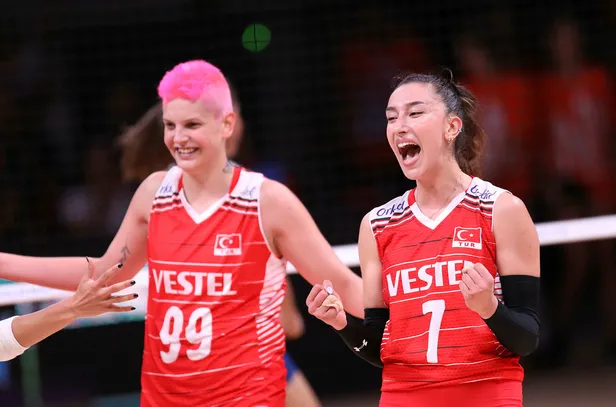 turkiye-italya-voleybol-maci-ne-zaman-2022-fivb-voleybol-milletler-ligi-yari-final-maci-hangi-kanalda-saat-kac-1657971602776.jpg Türkiye İtalya voleybol maçı ne zaman? 2022 FIVB Voleybol Milletler Ligi yarı final maçı hangi kanalda, saat kaçta? - 1