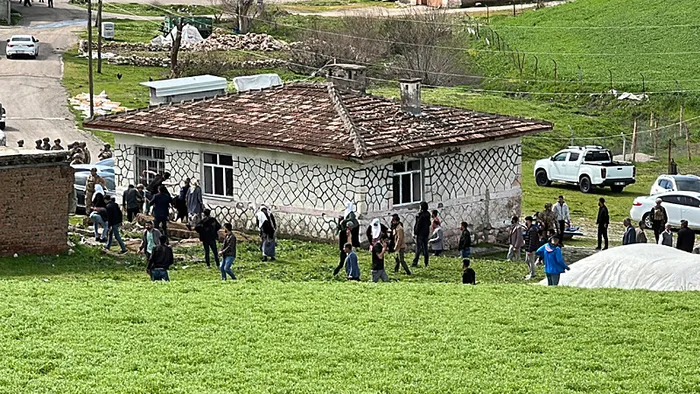 Muhtarlık yarışı Diyarbakır'da can aldı! Ailelerin kavgasında 12 kişi yaralandı - 4