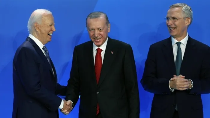 kuresel-barisa-baskan-erdogan-imzasi-yil-boyunca-bas-donduren-diplomasi-17-ulkeye-19-ziyaret-1735464625760.jpg Foto: AA