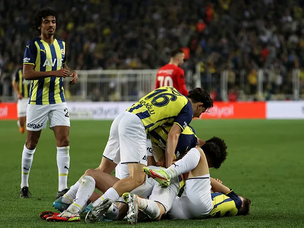 fenerbahceden-taraftara-bayram-hediyesi-fenerbahce-3-2-gaziantep-fk-mac-sonucu-ozet-1651260975998.jpg Fenerbahçe'den taraftara bayram hediyesi! Fenerbahçe 3-2 Gaziantep FK (MAÇ SONUCU-ÖZET) - 5