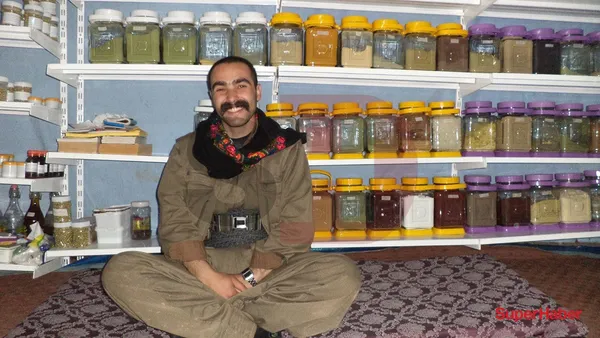 HDP’li Semra Güzel terör kampında! Yeni fotoğraf: Teröristlerle futbol oynamış! - 2