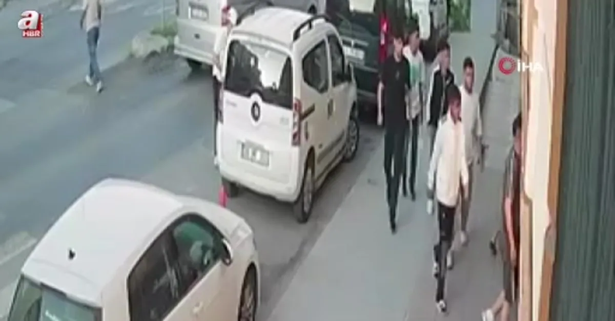 Sokak ortasında sopalı saldırı kamerada