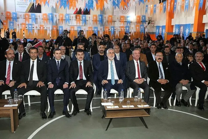 bakan-isikhandan-tusas-saldirisina-iliskin-aciklama-turkiyenin-bagimsizligina-yapilmis-menfur-bir-saldiridir-1729954849723.jpeg Bakan Işıkhan'dan TUSAŞ saldırısına ilişkin açıklama! "Türkiye'nin bağımsızlığına yapılmış menfur bir saldırıdır" - 1