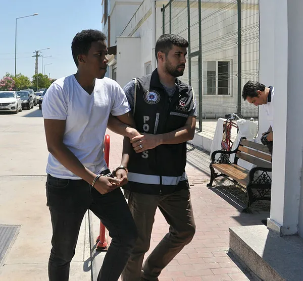 Adana'da Somali vatandaşı FETÖ’den gözaltına alındı - 1