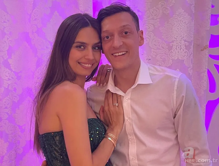 Mesut Özil'in güzel eşi Amine Gülşe annesiyle poz verdi! O fotoğrafa yorum yağdı! Minik kızları... 1
