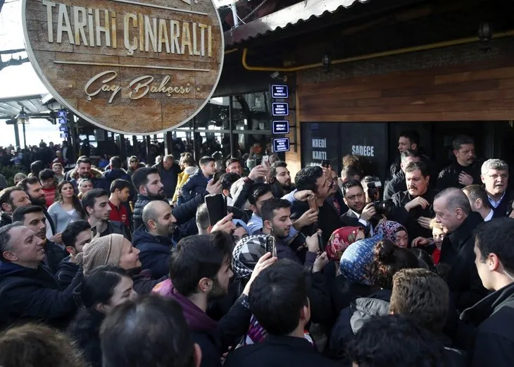 Başkan Erdoğan, tarihi Çınaraltı Çay Bahçesi’nde vatandaşlarla sohbet etti