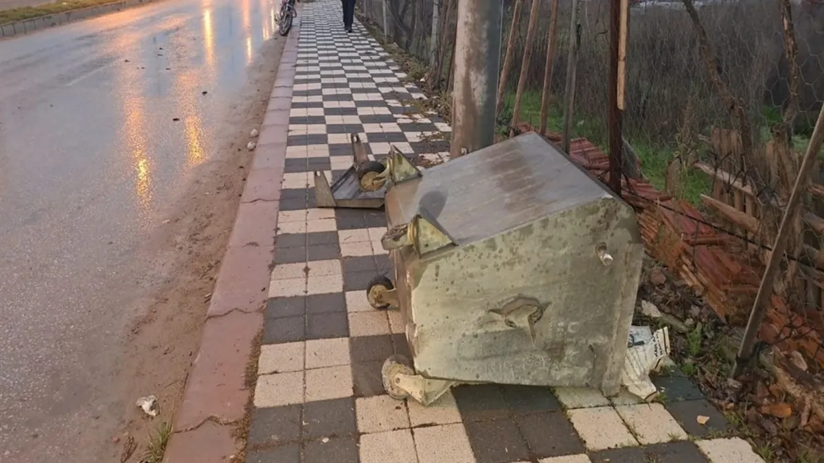 Kütahya’da feci kaza! Motosiklet çöp konteynerine çarptı: 1 ölü 1 yaralı