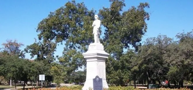 Konfederasyon heykeline bombalı saldırı girişimi