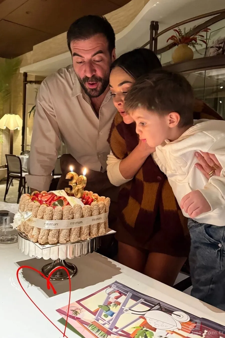 Hande Soral 38. yaşını ikiz kardeşleriyle kutladı! Bensu Soral'ın ablası... 3