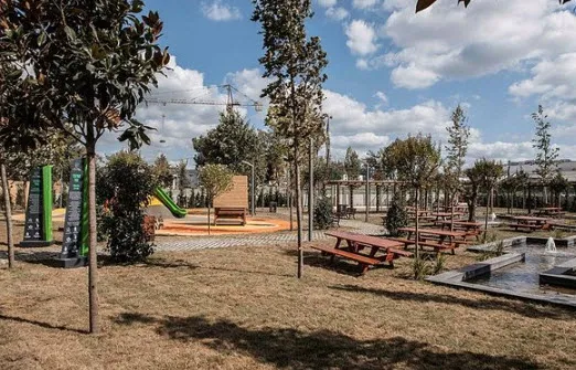 CHP’li İBB’den Yeşilpınar Gençlik Parkı skandalı! Yeni bankları götürdü eskileri getirdi