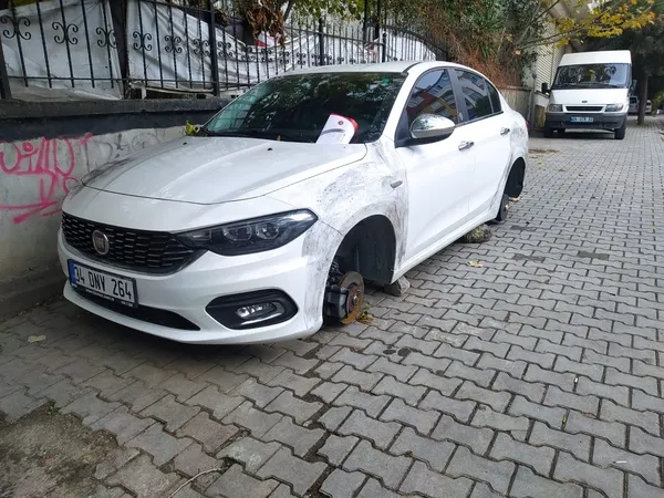 esenyurtta-pes-dedirten-hirsizlik-cicek-abbas-filmi-gercek-oldu-1638085780456.jpg Esenyurt’ta pes dedirten hırsızlık! Çiçek Abbas filmi gerçek oldu - 3