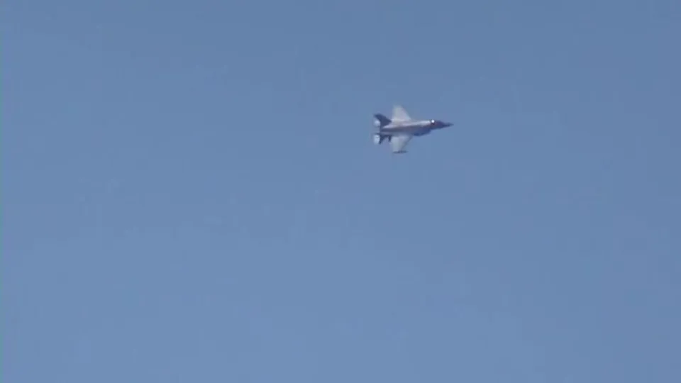 Rusya bombaladı İngiltere savaş jetlerini uçurdu! Rus savaş gemisini hedef aldı! Dünya bu görüntüleri konuşuyor