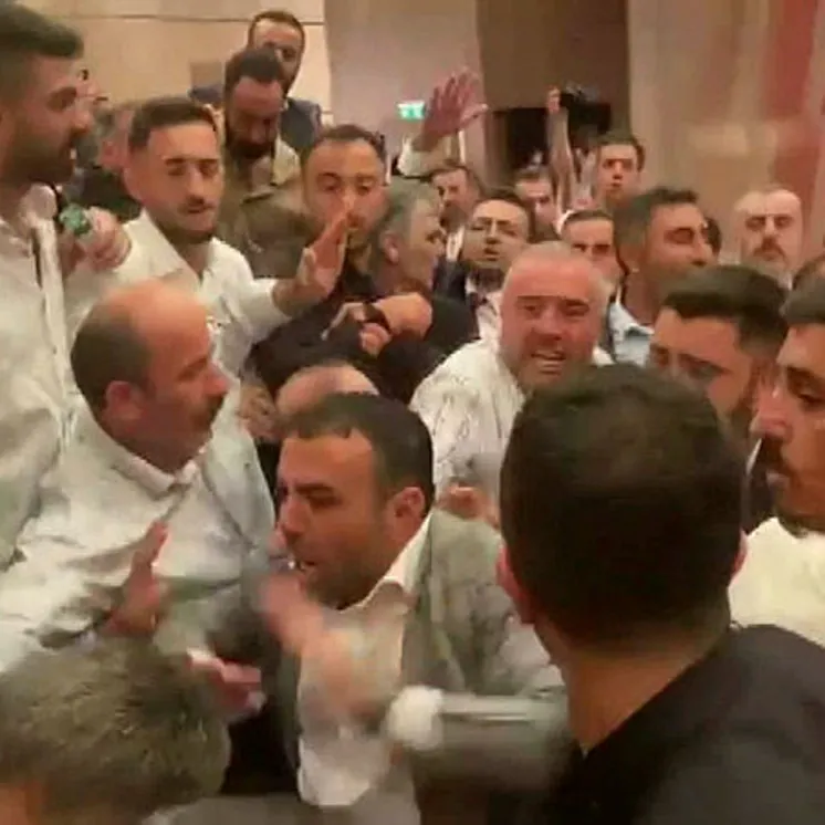 CHP İstanbul il kongresinde kavga!