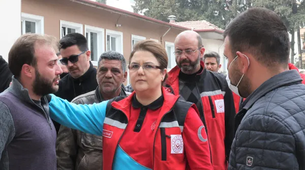 aile-ve-sosyal-hizmetler-bakani-derya-yanik-hatayda-cadir-kenti-ziyaret-etti-1677849664726.jpg Aile ve Sosyal Hizmetler Bakanı Derya Yanık Hatay'da çadır kenti ziyaret etti - 2