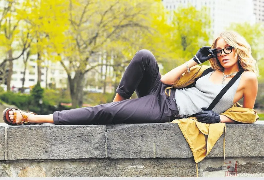 Süperstar Ajda Pekkan beyaz perdeye göz kırptı! 13