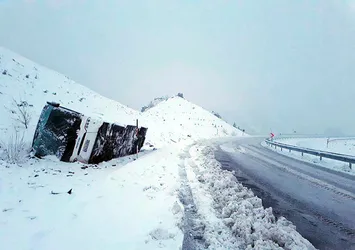 Sivas'ta yolcu otobüsü kaza yaptı!