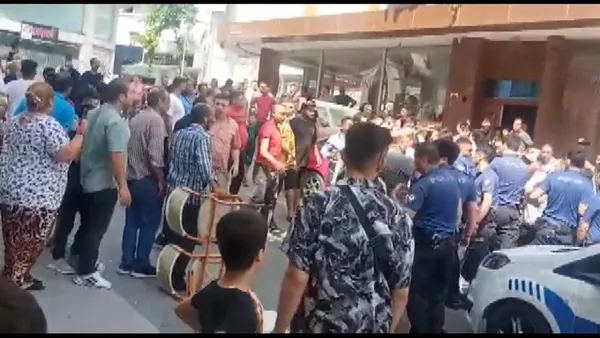 Son dakika: İstanbul Esenyurt'ta sokakta düğün tartışmasında arbede çıktı! Polis havaya ateş etti - 6