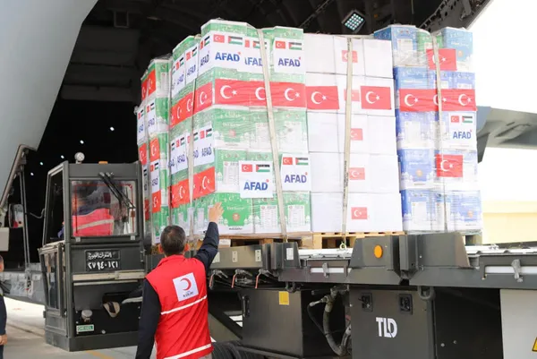 Türkiye’den Gazze’ye ilk insani yardım