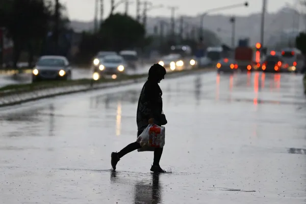 hava-durumu-meteorolojiden-kuvvetli-yagis-uyarisi-yola-cikacaklar-dikkat-bugun-hava-nasil-olacak-2-haziran-2021-1622604976895.jpg Son dakika: HAVA DURUMU! Meteorolojiden peş peşe sağanak ve fırtına uyarısı! İstanbul Ankara İzmir'de hava nasıl olacak? - 11