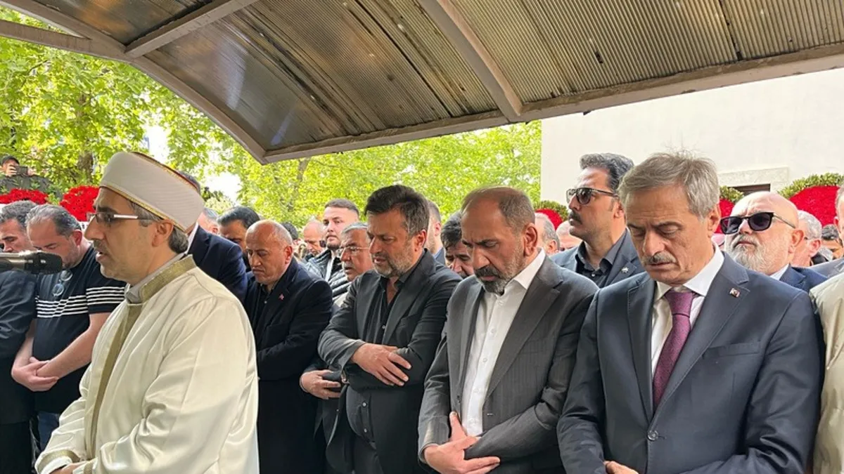 Teknik direktör Bülent Uygun'un acı günü! Kızı Almina Tude gözyaşları içinde son yolculuğuna uğurlandı