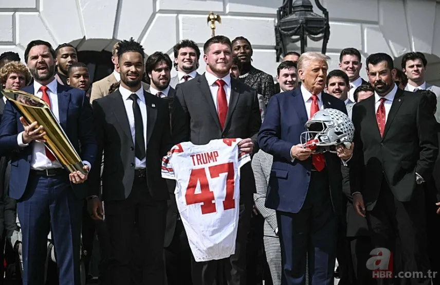Trump’ın Başkan Yardımcısı JD Vance şampiyonluk kupasını düşürdü! Espriyle toparlamaya çalıştı ama... 11