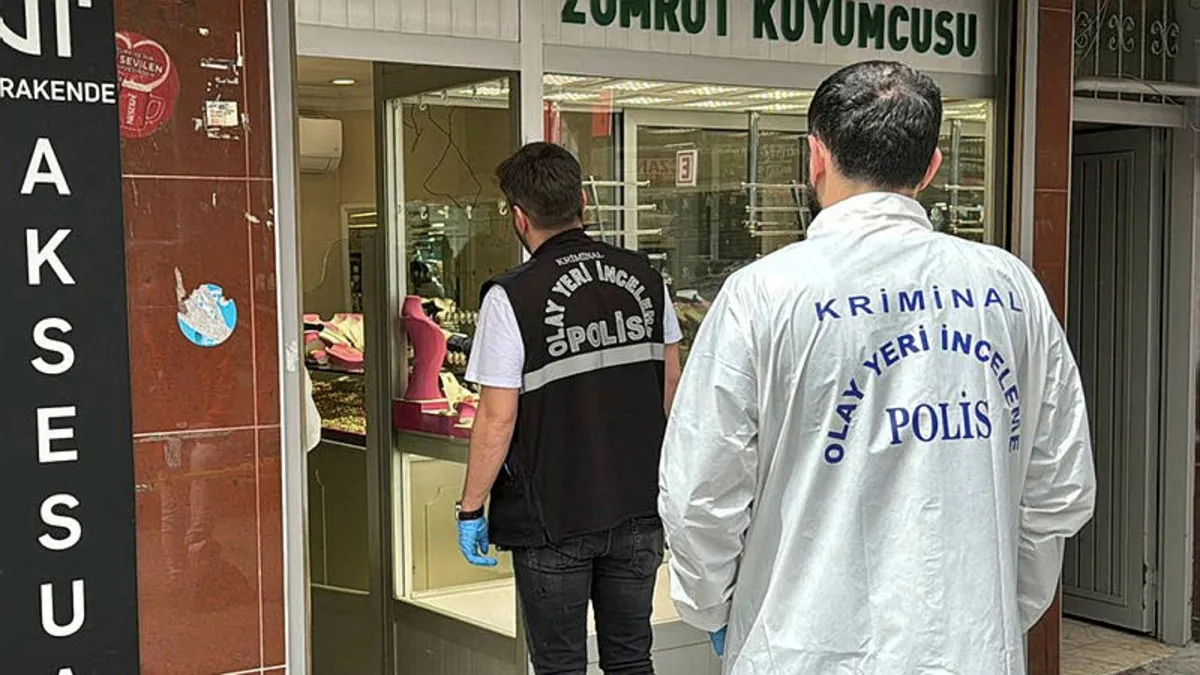 Küçükçekmece’de silahlı saldırı! O anlar kamerada