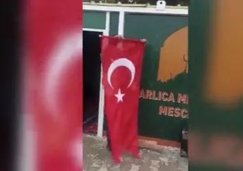 Hatay Valiliği: Hatay Büyükşehir Belediyesi personelince Türk bayrakları kaldırıldı! Olay hakkında soruşturma başlatıldı