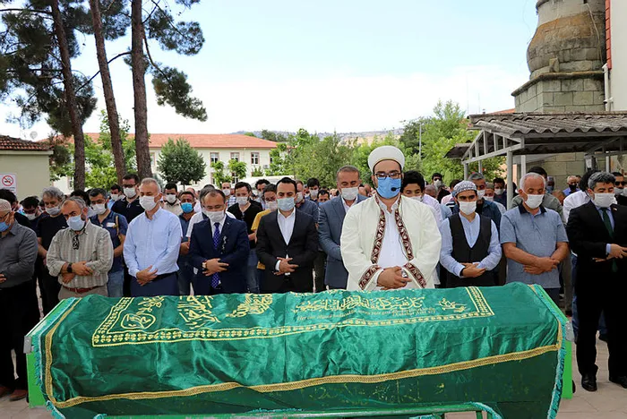 Yazar Asım Gültekin son yolculuğuna uğurlandı - 1