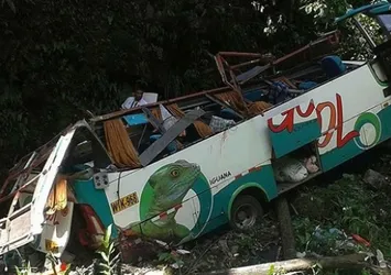Peru'da otobüs uçuruma yuvarlandı: 19 ölü