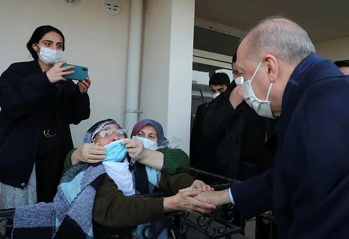 Son dakika: Başkan Erdoğan’dan Elazığ’daki deprem konutları teslim töreninde flaş mesajlar: Geri kalanları da 6 ay içinde bitireceğiz