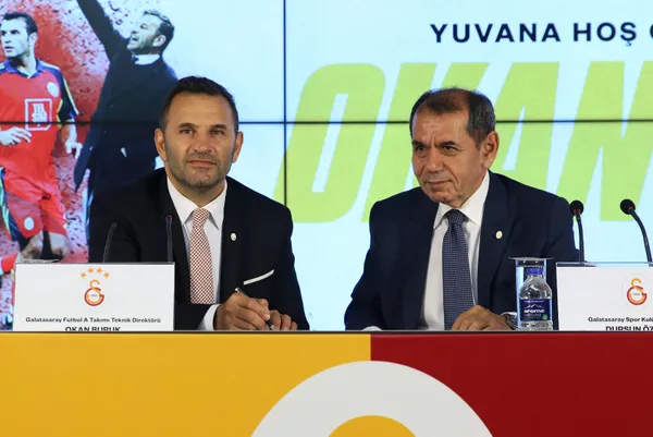 galatasarayda-okan-buruk-imzayi-atti-fatih-terim-sozleri-dun-fatih-terim-beni-aradi-1656066462357.jpg Galatasaray'da Okan Buruk imzayı attı! Fatih Terim sözleri: Dün Fatih Terim beni aradı - 1