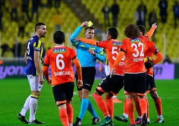 Süper Lig'e hakem hataları damga vuruyor