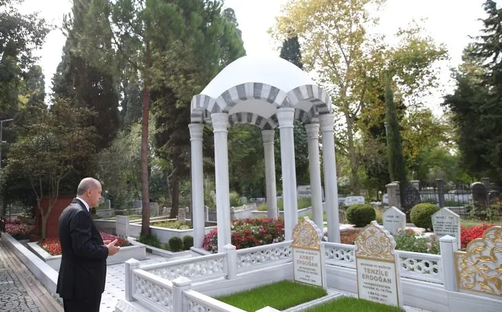Başkan Erdoğan’dan anne ve babasının mezarlarına ziyaret