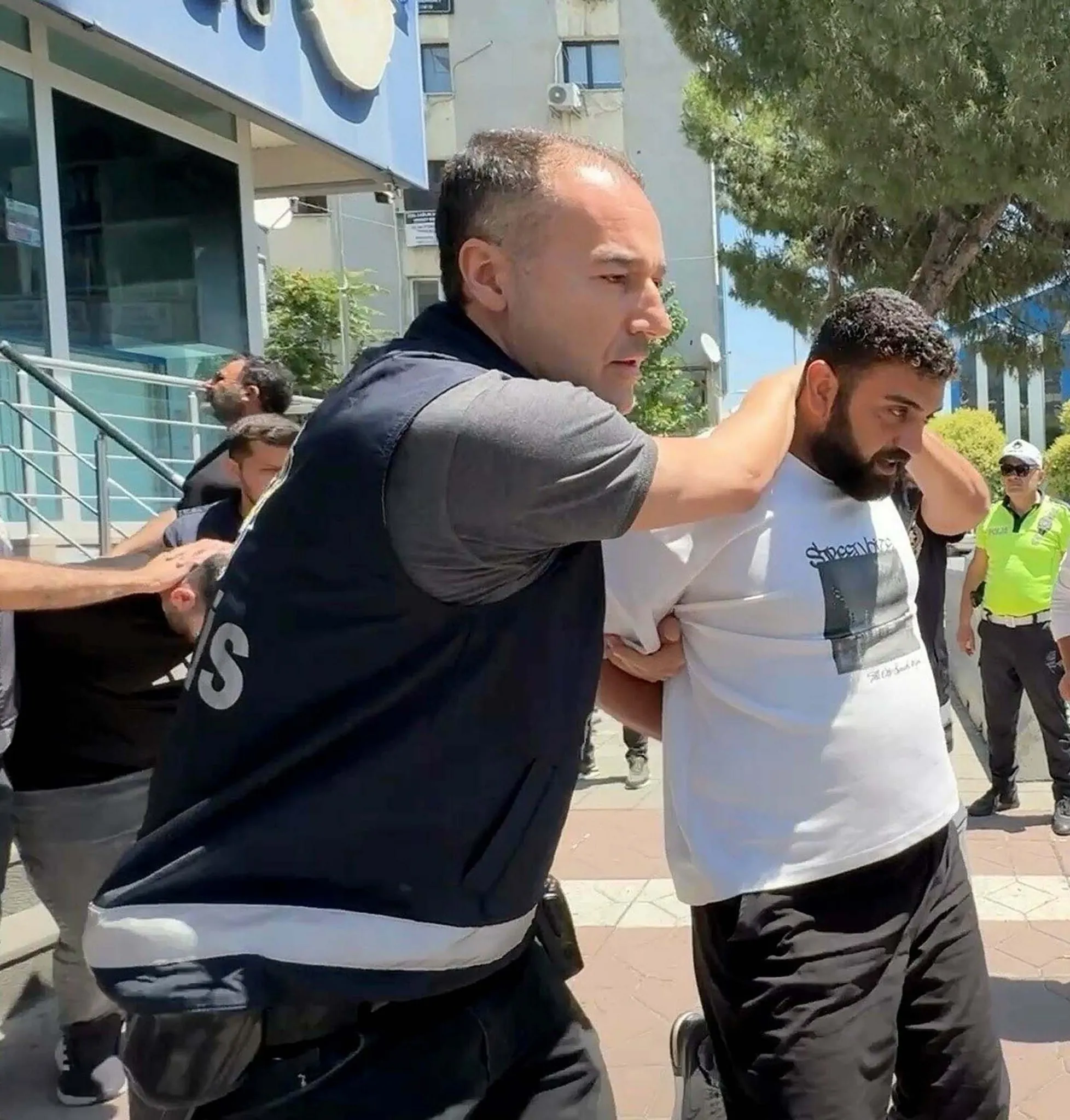 Hamile eşini ve arkadaşını katledip video çekmişti