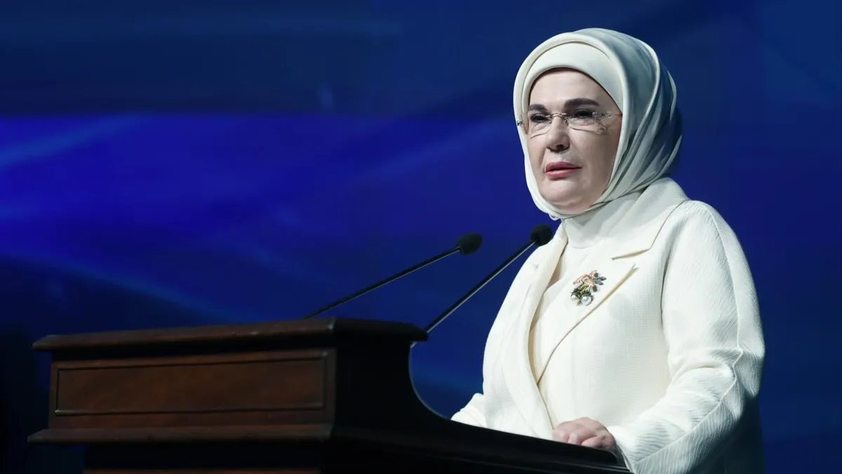 Emine Erdoğan'dan Babalar Günü'nde anlamlı mesaj