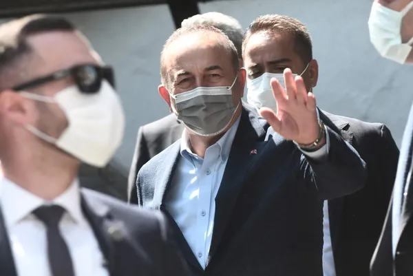 1622373684521.jpg Dışişleri Bakanı Mevlüt Çavuşoğlu Yunan "To Vima" gazetesine açık açık söyledi: Vazgeçin - 8