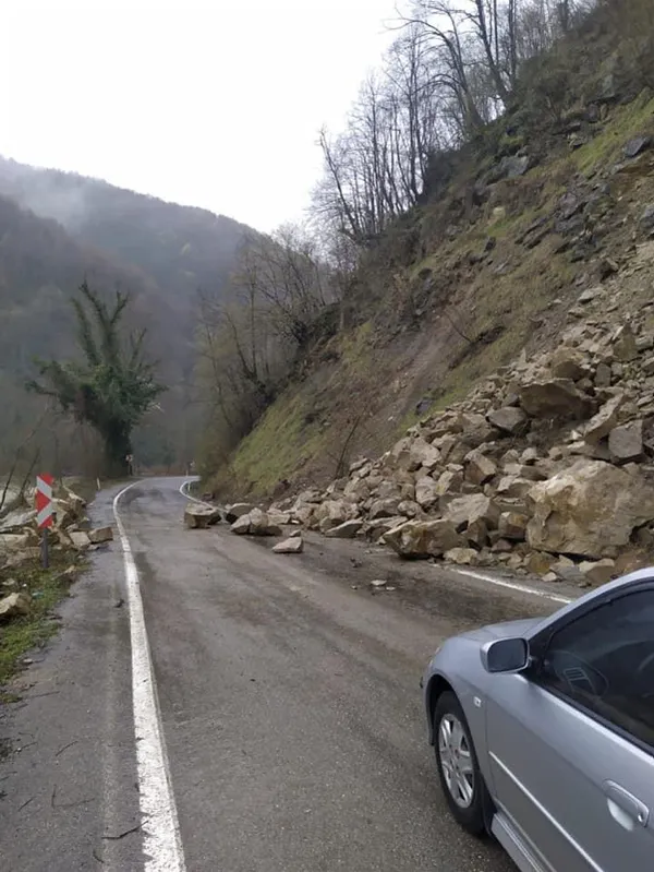 1618151298722.jpg Bartın'da heyelan! Belediye Başkanı Emiroğlu uyardı: Tehlike devam ediyor - 2