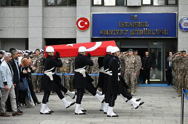 İstanbul’da bir şehit! İhbar üzerine adrese giden polis memuruna silahlı saldırı...