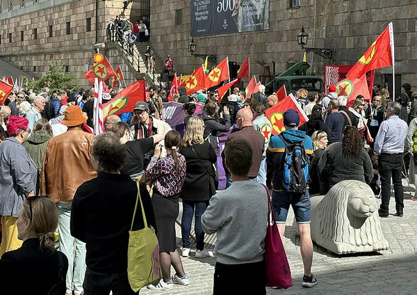 isvecte-teror-orgutu-pkk-yandaslarindan-alcak-provokasyon-1685896387823.jpg İsveç'te terör örgütü PKK yandaşlarından alçak provokasyon! Başkan Erdoğan'ı hedef aldılar - 4