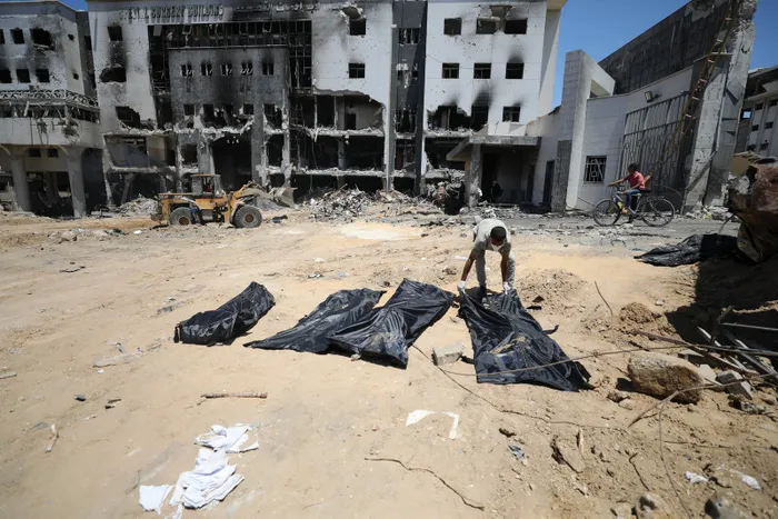 Şifa Hastanesinde bulunan üçüncü toplu mezardan 49 ceset çıkarıldı