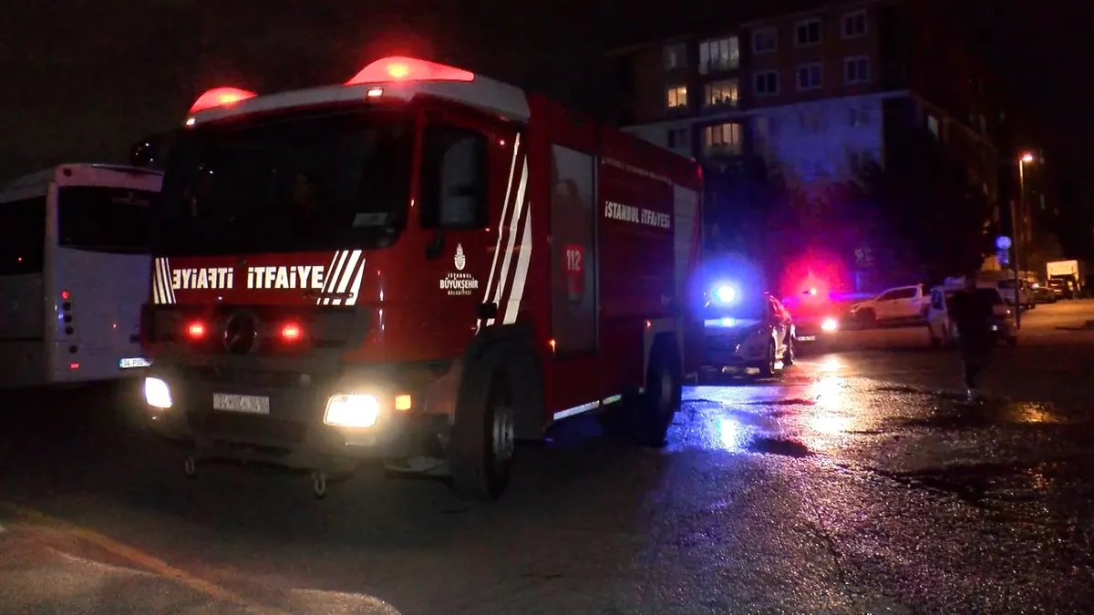 Üsküdar'da 3 araçta yangın çıktı!