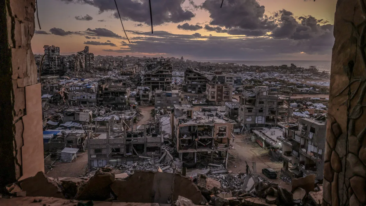 Katil İsrail ateşkesi ihlal etmeye devam ediyor: Gazze'de yoğun hava saldırıları