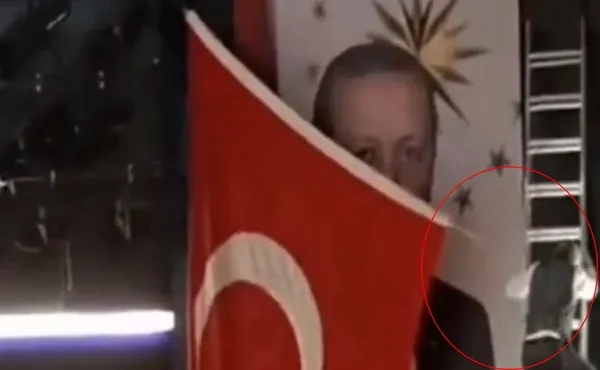 chpnin-baskan-erdogan-hazimsizligi-fotografinin-uzerini-turk-bayragi-ile-kapattilar-1671918864762.jpg CHP'nin Başkan Erdoğan hazımsızlığı: Portresinin üzerini Türk bayrağı ile kapattılar - 3