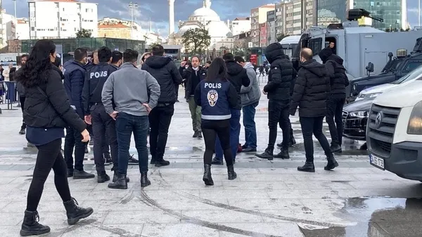 son-dakika-caglayan-adliyesi-onunde-polis-bicaklandi-saldirgan-vuruldu-1642494504014.jpg Son dakika... Çağlayan Adliyesi önünde polis bıçaklandı: Saldırgan vuruldu! - 3