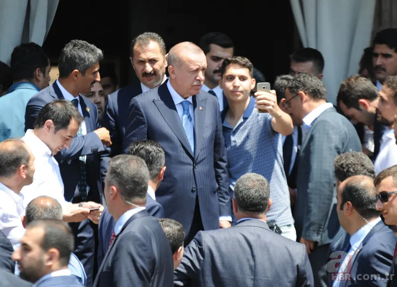 Başkan Erdoğan'a cuma namazı çıkışı vatandaşlardan yoğun ilgi 7