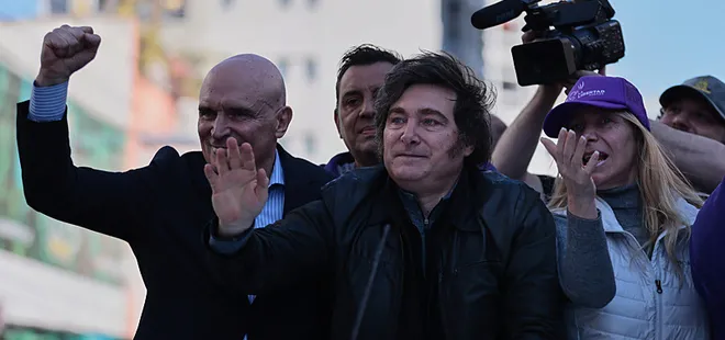 Siyonist sevici Milei’ye ülkesinde taşlı saldırı