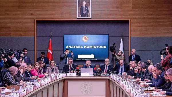 Başörtüsüne anayasal güvence getiren madde TBMM Anayasa Komisyonu’nda kabul edildi